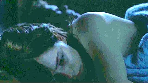 Anne Hathaway,Michelle Williams in Brokeback Mountain (2005)