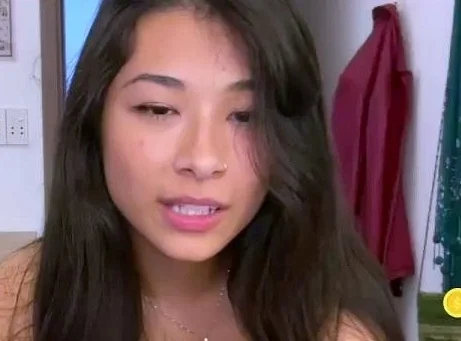 Amateur Lovely Asian babe fucked