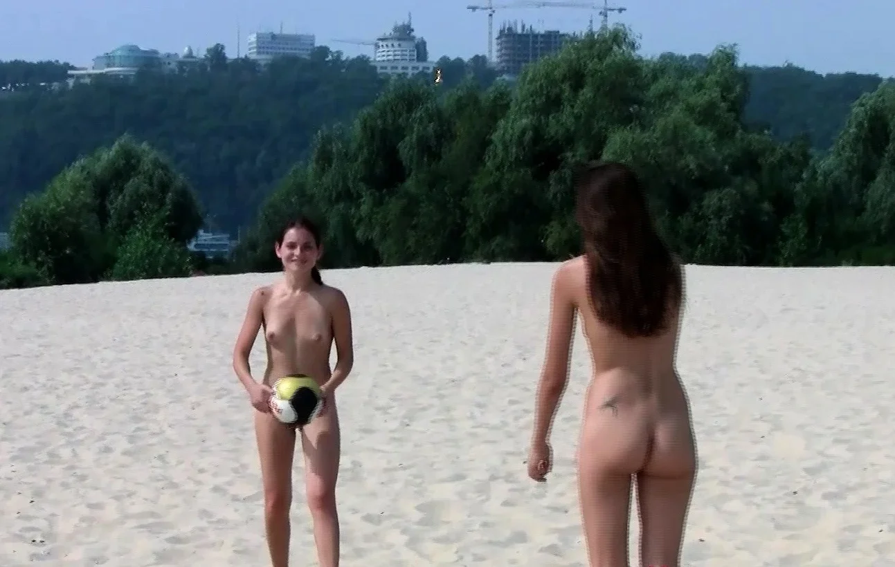Sexy nudist girl with beautiful tits is so relaxed