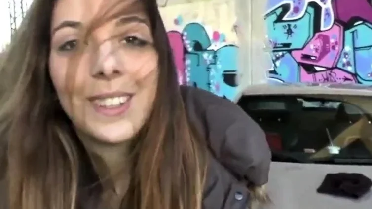 Billige Schnalle draussen auf dem Benz durchgerammelt!
