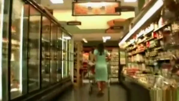 Upskirt in supermarket 2