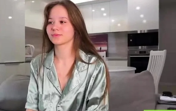 Brunette Solo Webcam Masturbation