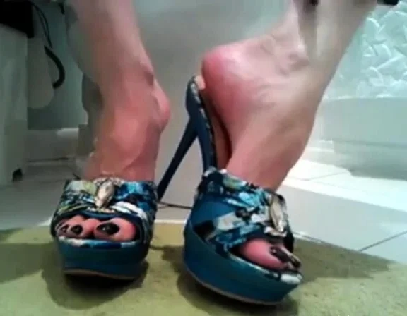 High Heels long black toenails