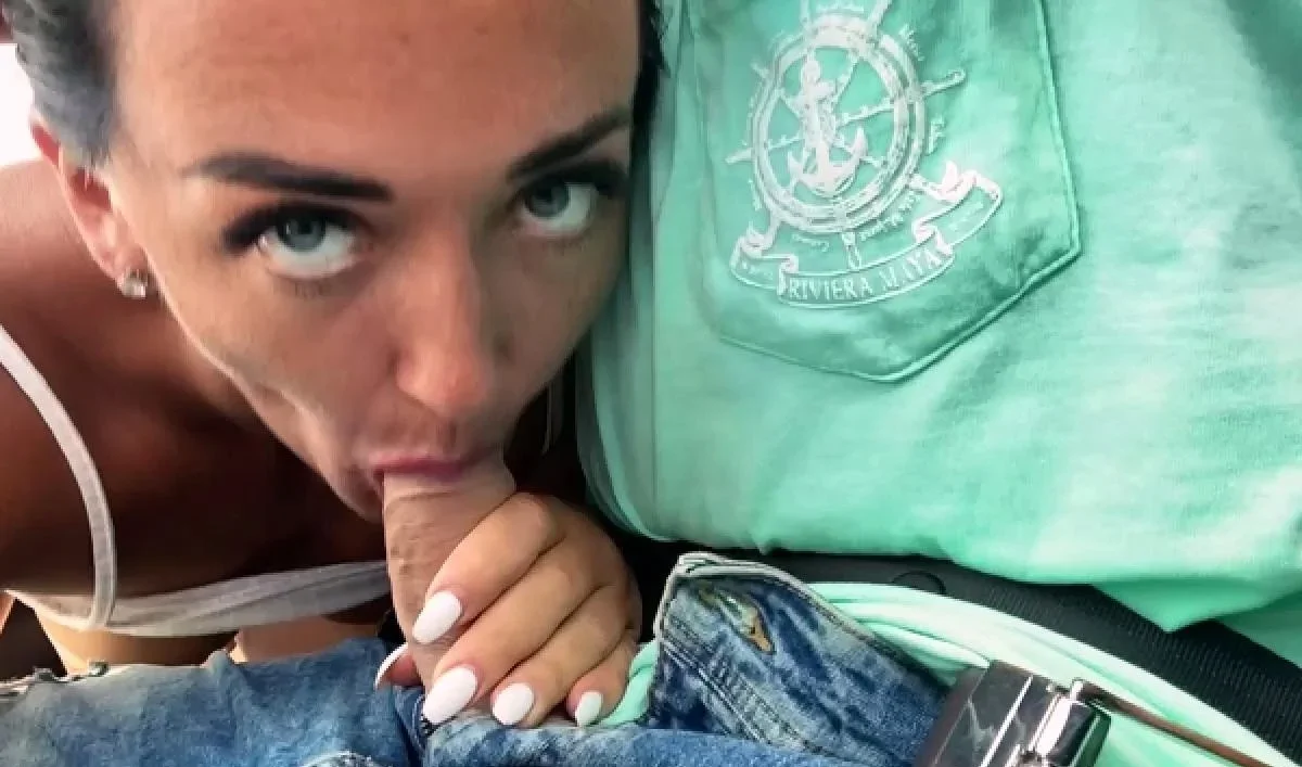 Brunette Teenage Blowjob babe