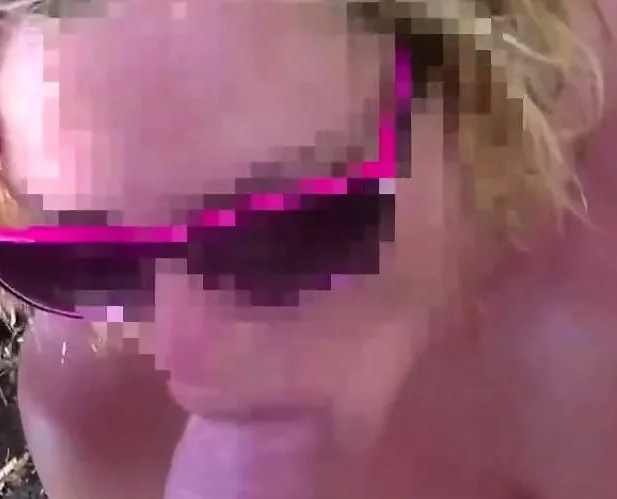 Suzy, Blowjob At The Beach