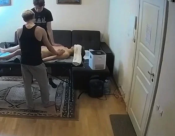 Amateur threesome on cam