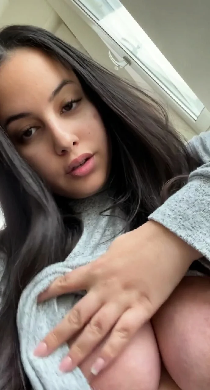 Hot amateur teen girl with big boobs toying pussy on cam
