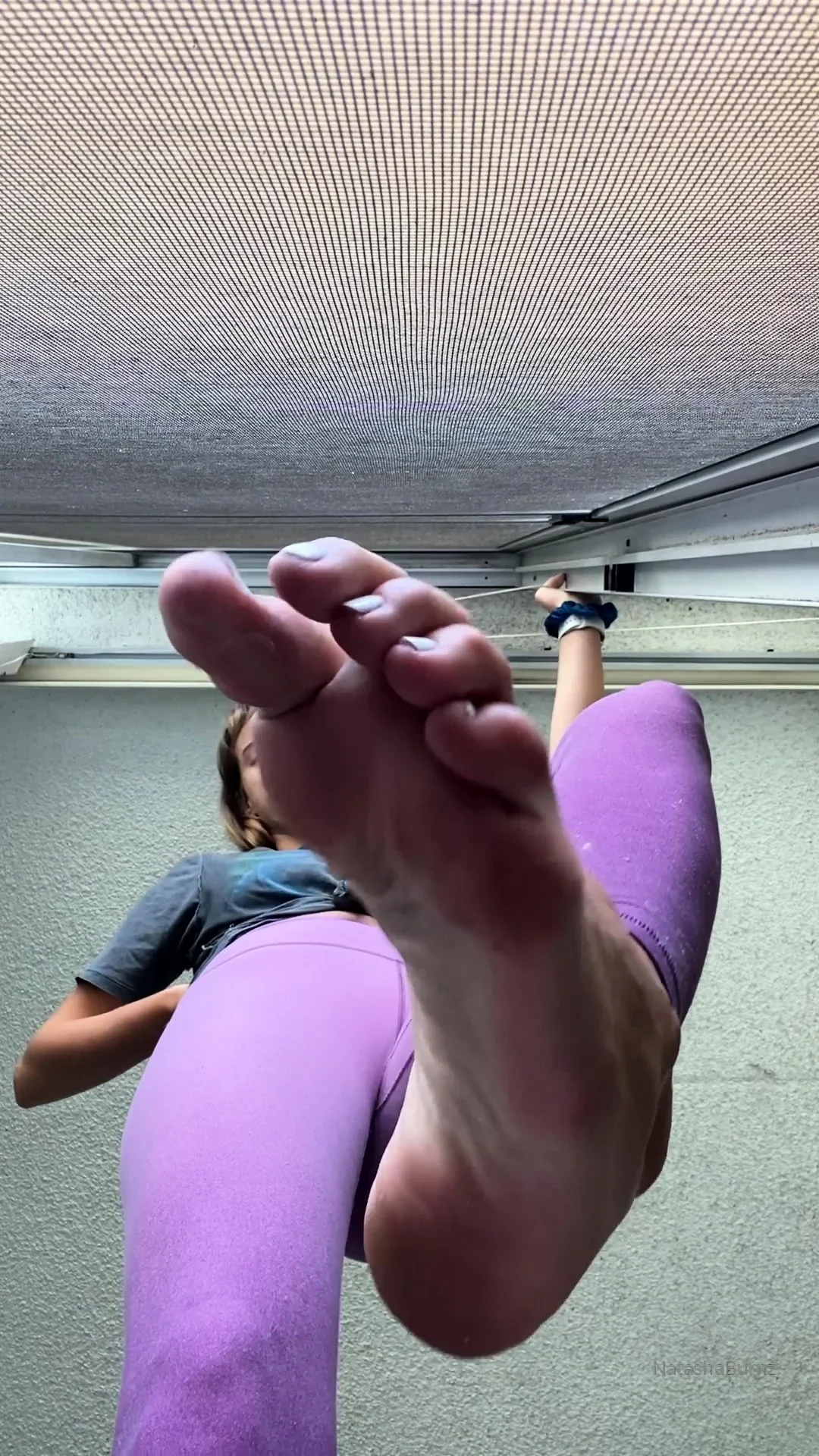 Amateur Foot Fetish Girlfriend Sucks and gives a Footjob
