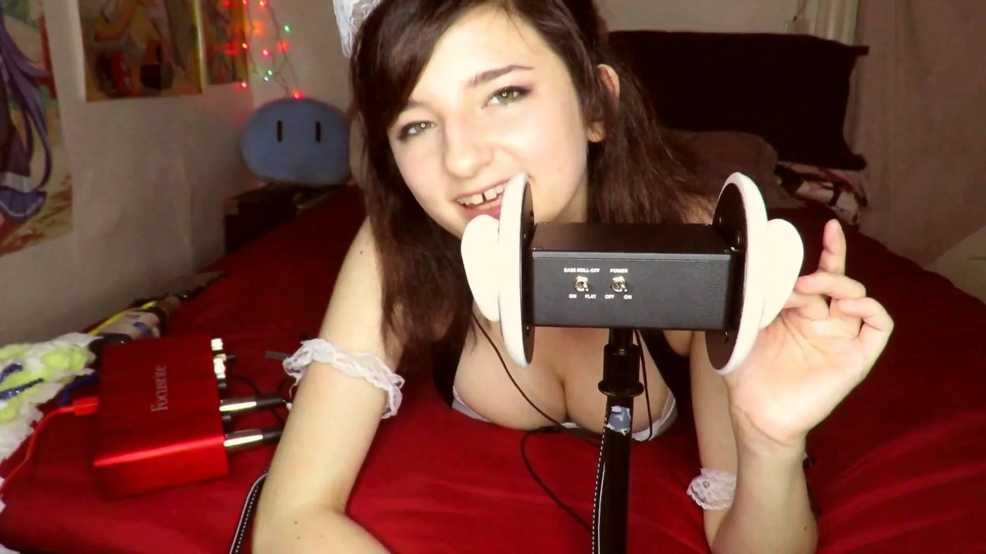 Horny amateur web cam teen girl takes a toy deep inside