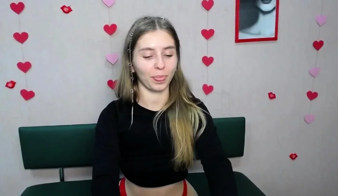 Amateur Ukrainian babe chats on webcam
