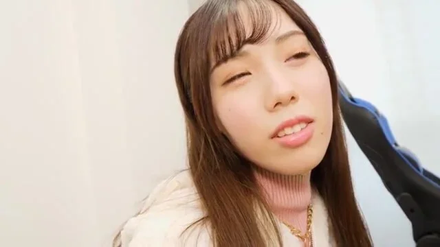 スレンダーな美人女子大生が乳首コリコリ愛撫されて舐められて、パンティ越しの愛撫でウットリ