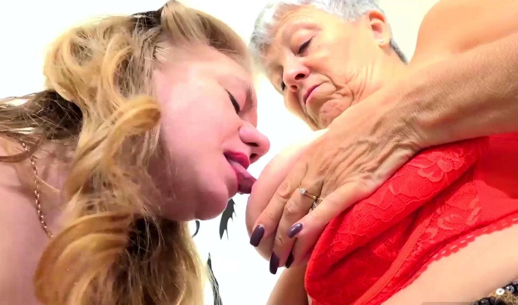 OLDNANNY Two old lesbians play with each other's labia