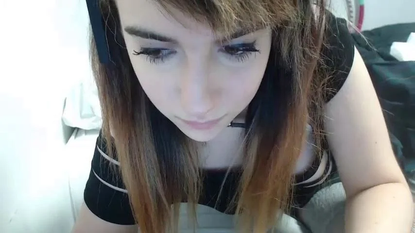 Amateur Teen Uses The Vibraking Toy Whitney