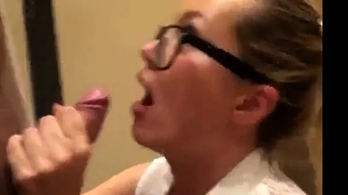 amteur quickie in elevator cum swallow