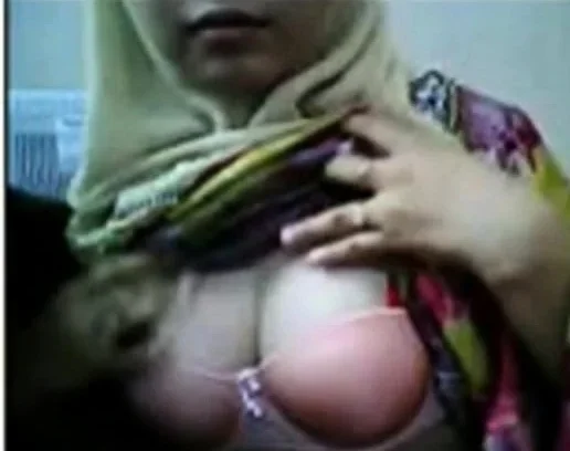 malay- awek tudung depan cam