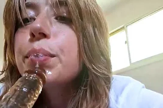 Hot Teen Chloe Toy Masturbates to Orgasm with her Wand