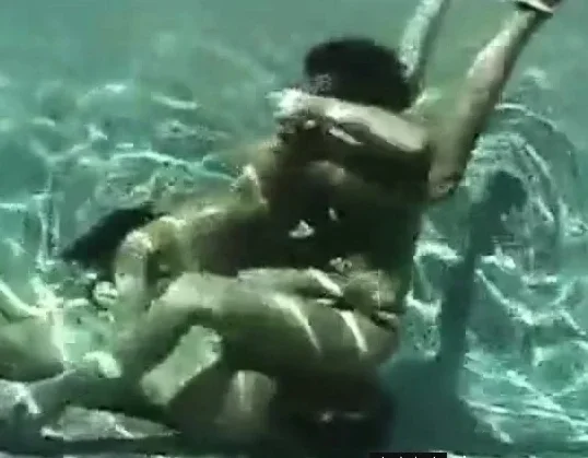 sex underwater 3 some!