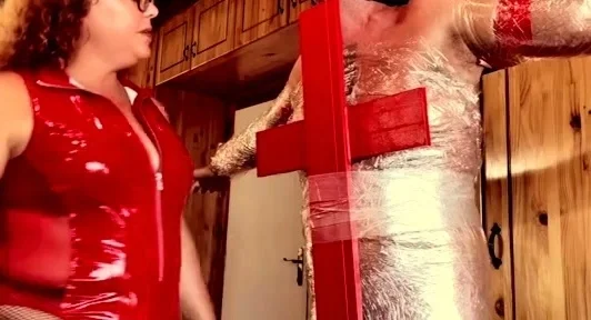 Dominatrix Mistress April - Crucification