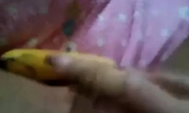 Arab slut masturbate with a big banana