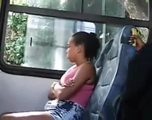 Novinha safadinha olhando a pica