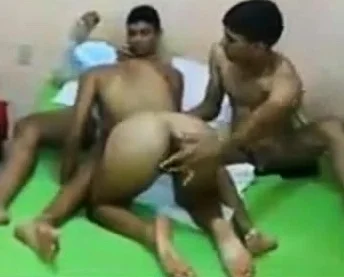Novinha Caiu Com Os Dois Primos Picudos