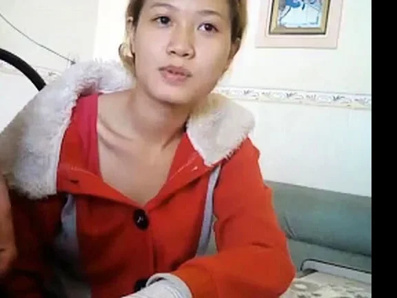 Em gai Dong Nai an chuoi