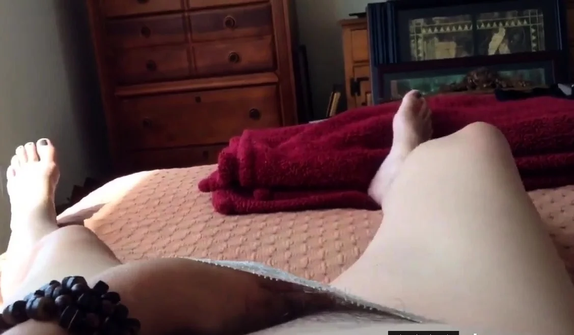 Mature masturbate hairy pussy