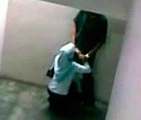 malay-skodeng awek tudung hijab kat tangga