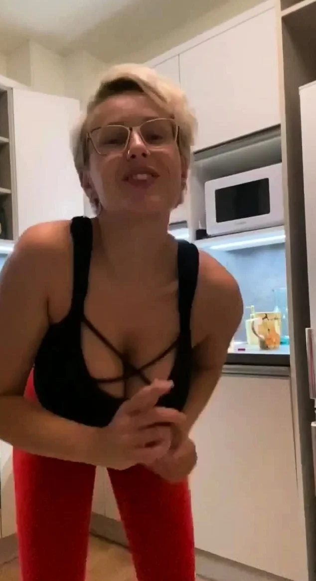 Close up MiLF getting it in the ass