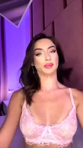 Busty MILF cam babe in lingerie pussy masturbation
