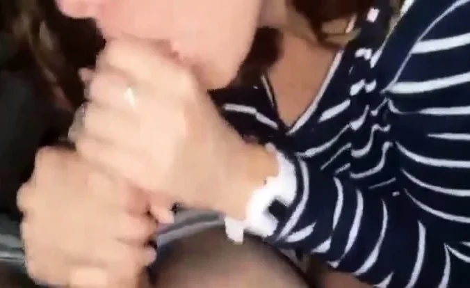 Sweet California GF blowjob in car