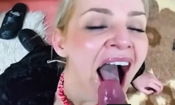du sperme plein la bouche