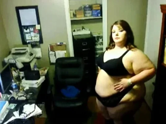 Solo #78 (SSBBW) Showing off her Body on Webcam