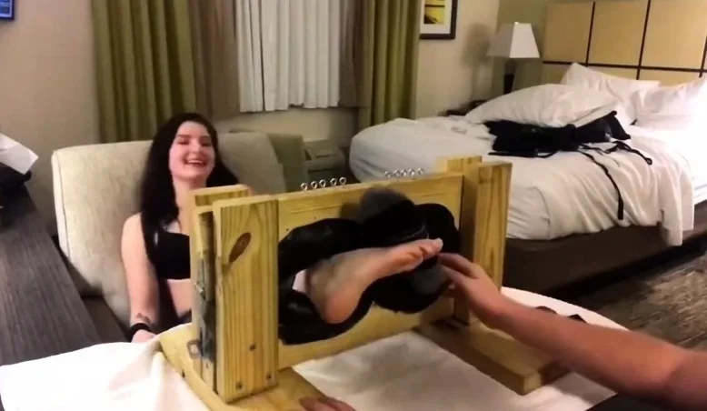 Coupleâs Feet Tickling