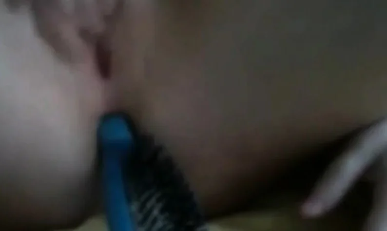Teen Sophia stuffs a hairbrush in her ass