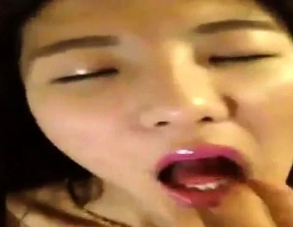 Freaky Asian girl pleasuring herself - selfie