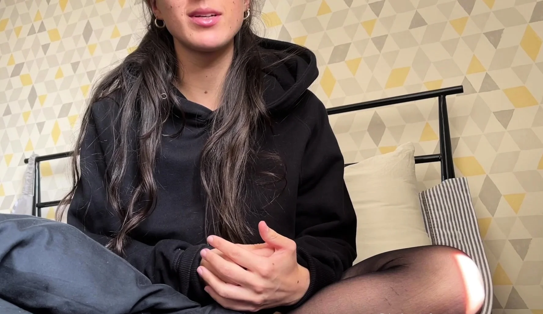 Hot amateur webcam teen masturbates for their fans