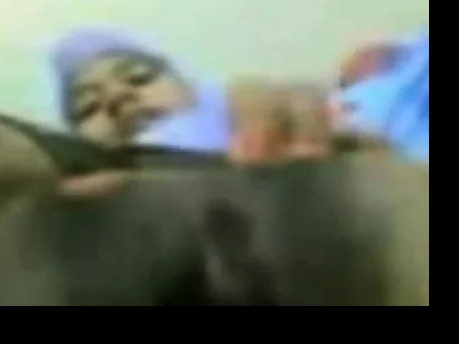 malay- tudung hijab masturbate
