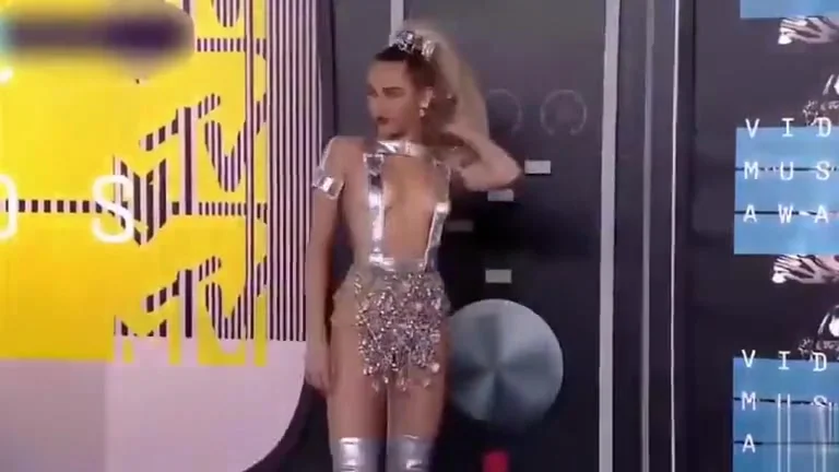 Scantily clad Miley Cyrus poses for photographers