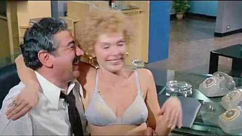 Edwige Fenech,Nikki Gentile in Insegnante Va In Collegio, L` (1978)