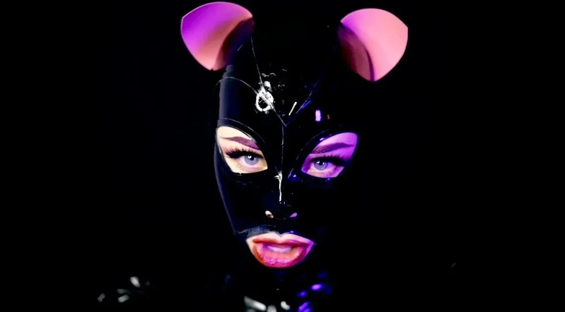 Amateur CDin latex dildoing