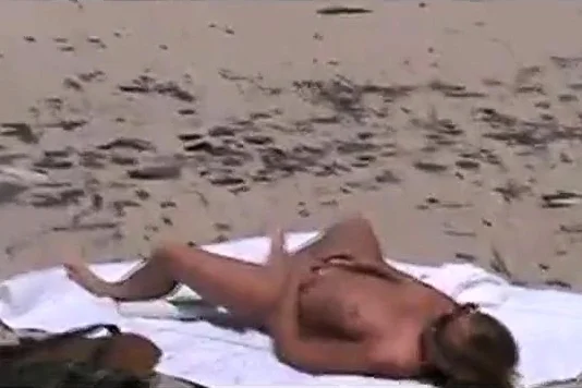 voyeur catches MILF on a beach