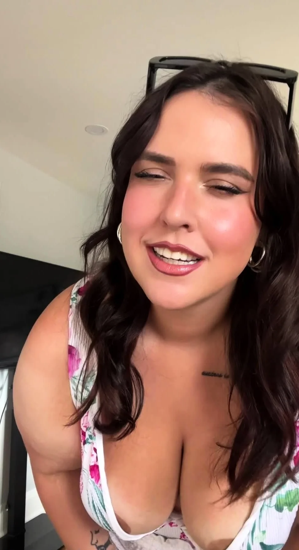 Big boobs milf masturbates with her dildo