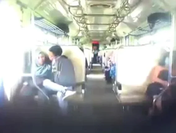 indonesian- ngintip jilbaber ciuman dan grepe dalam kereta