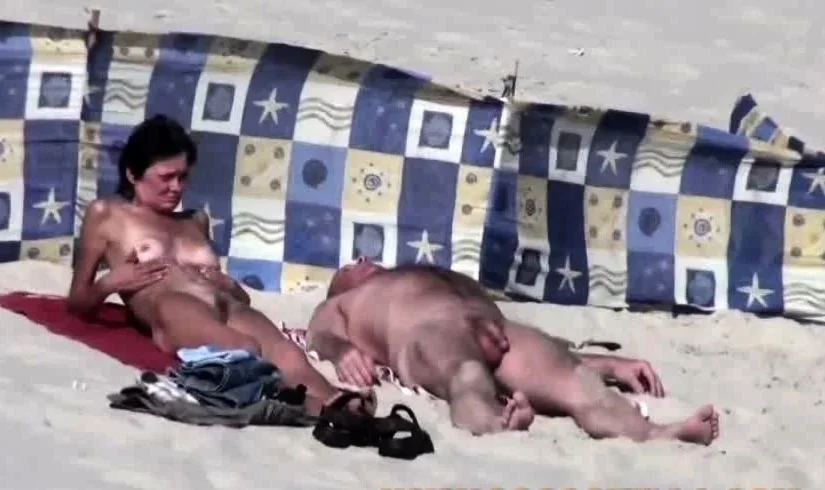 Amateur Outdoor Brunette Masturbates