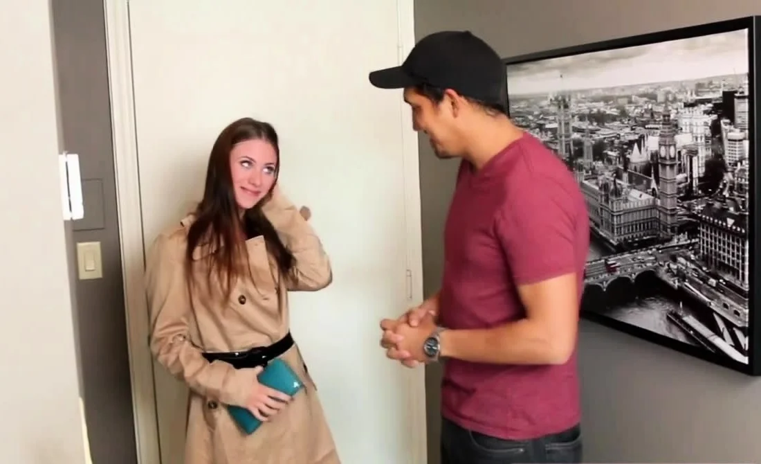 Dude fucking a petite small tits hooker