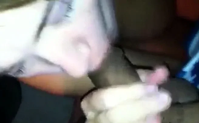 friend shared his girlfriend to have my dick sucked