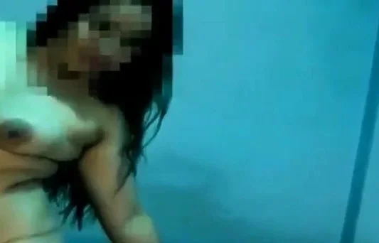 Crente baixinha casada no motel com amante