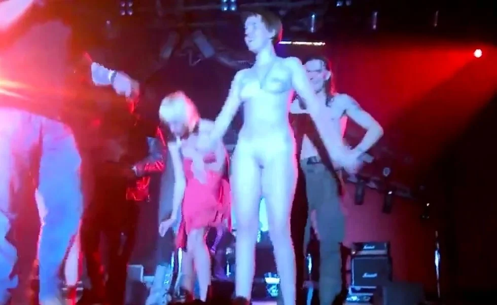 amateur nude stage concert
