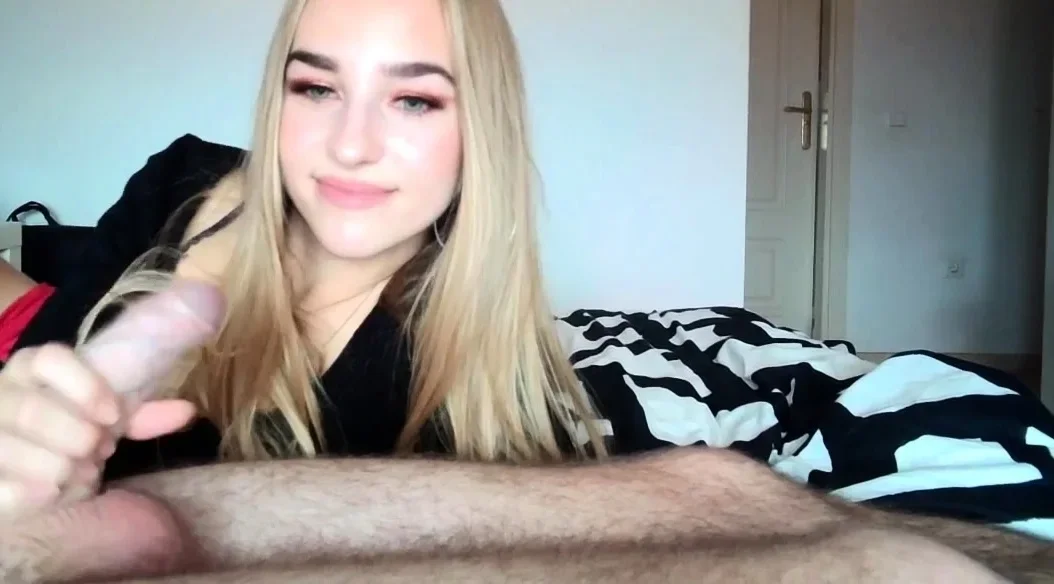 Homemade amateur blonde teen blowjob and cumshot